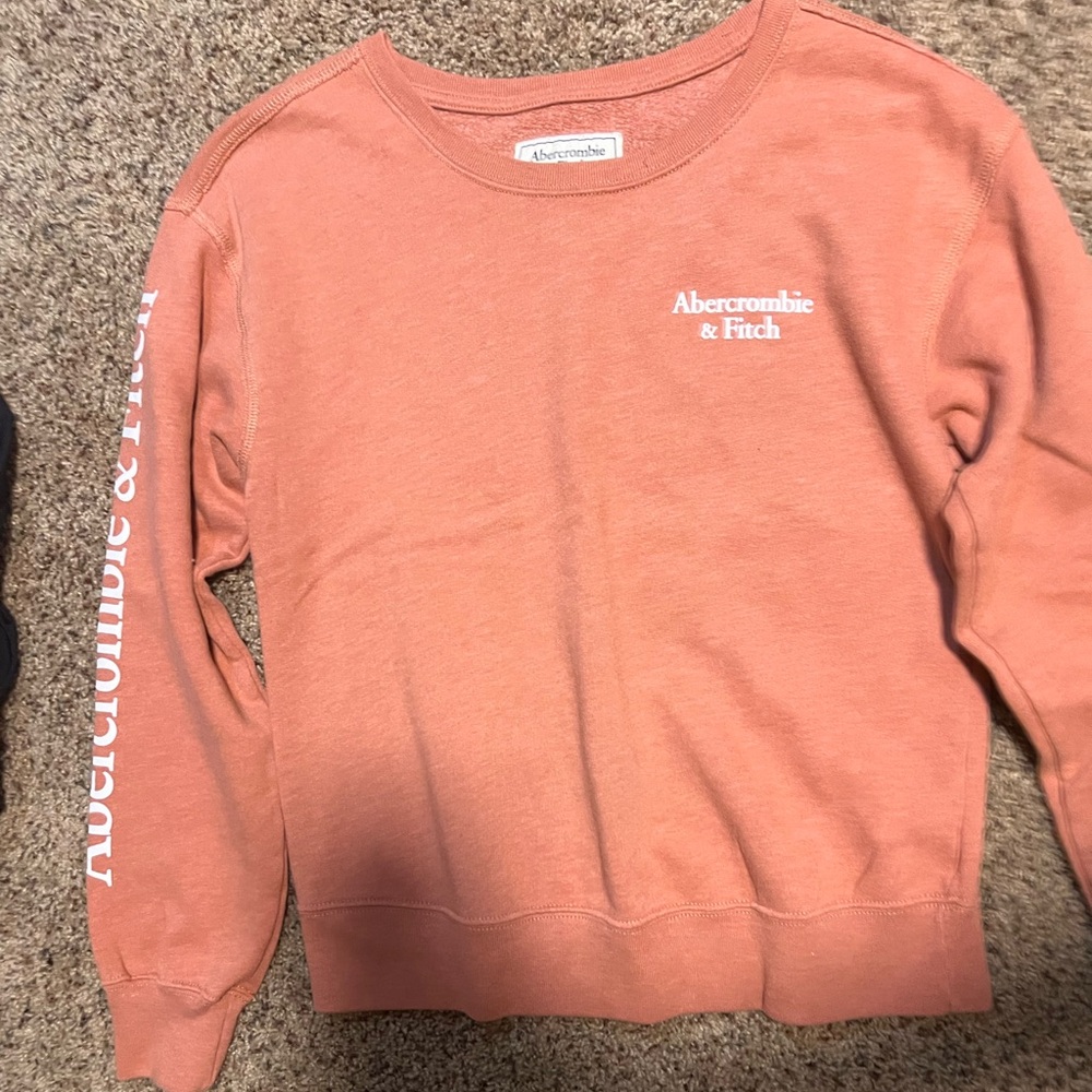 Abercrombie and Fitch Women’s Essential Raglan Classic Sunday Crew size small